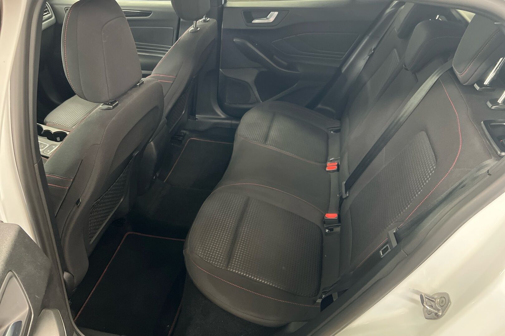 Ford Focus iso kuva 8