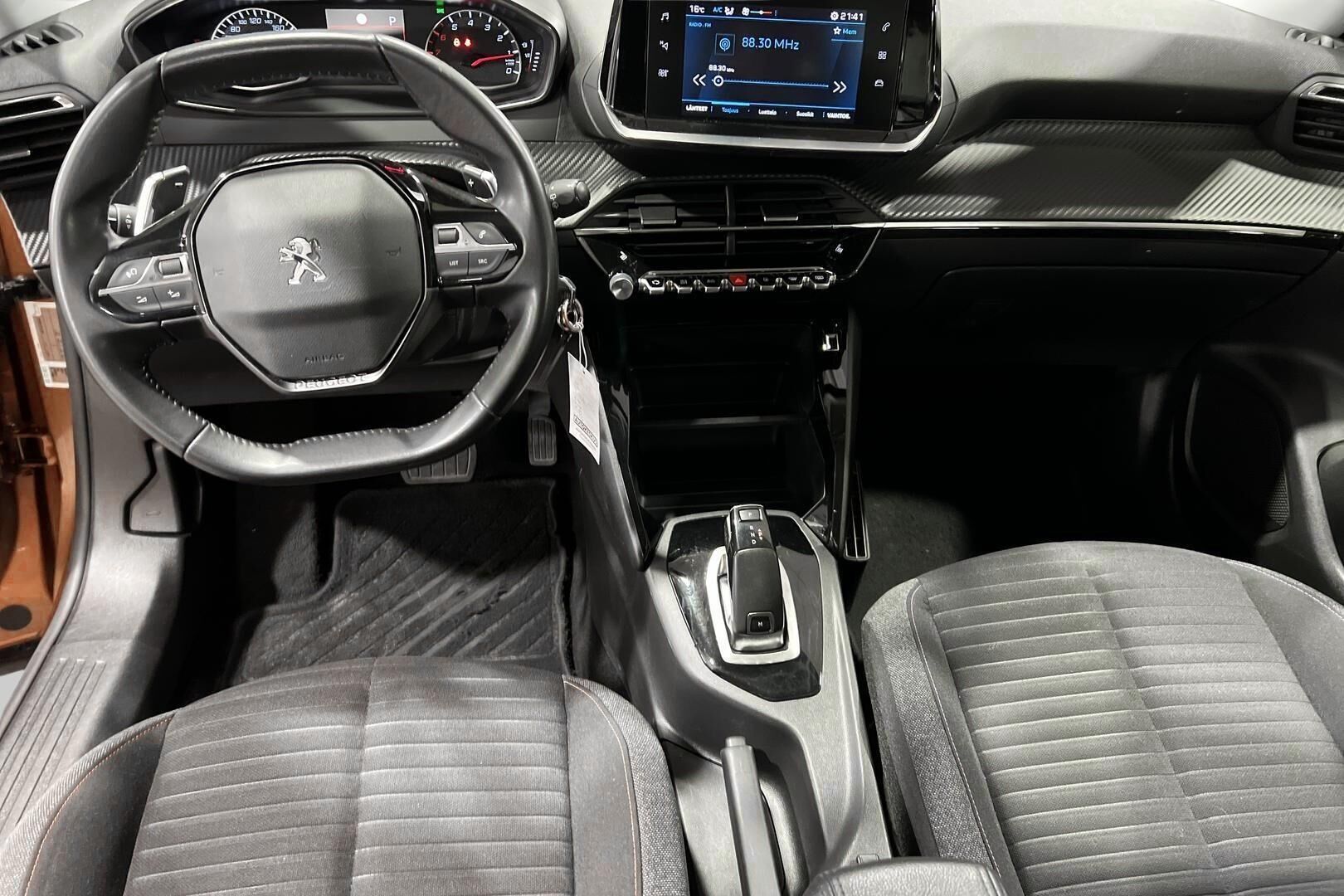 Peugeot 2008 iso kuva 9