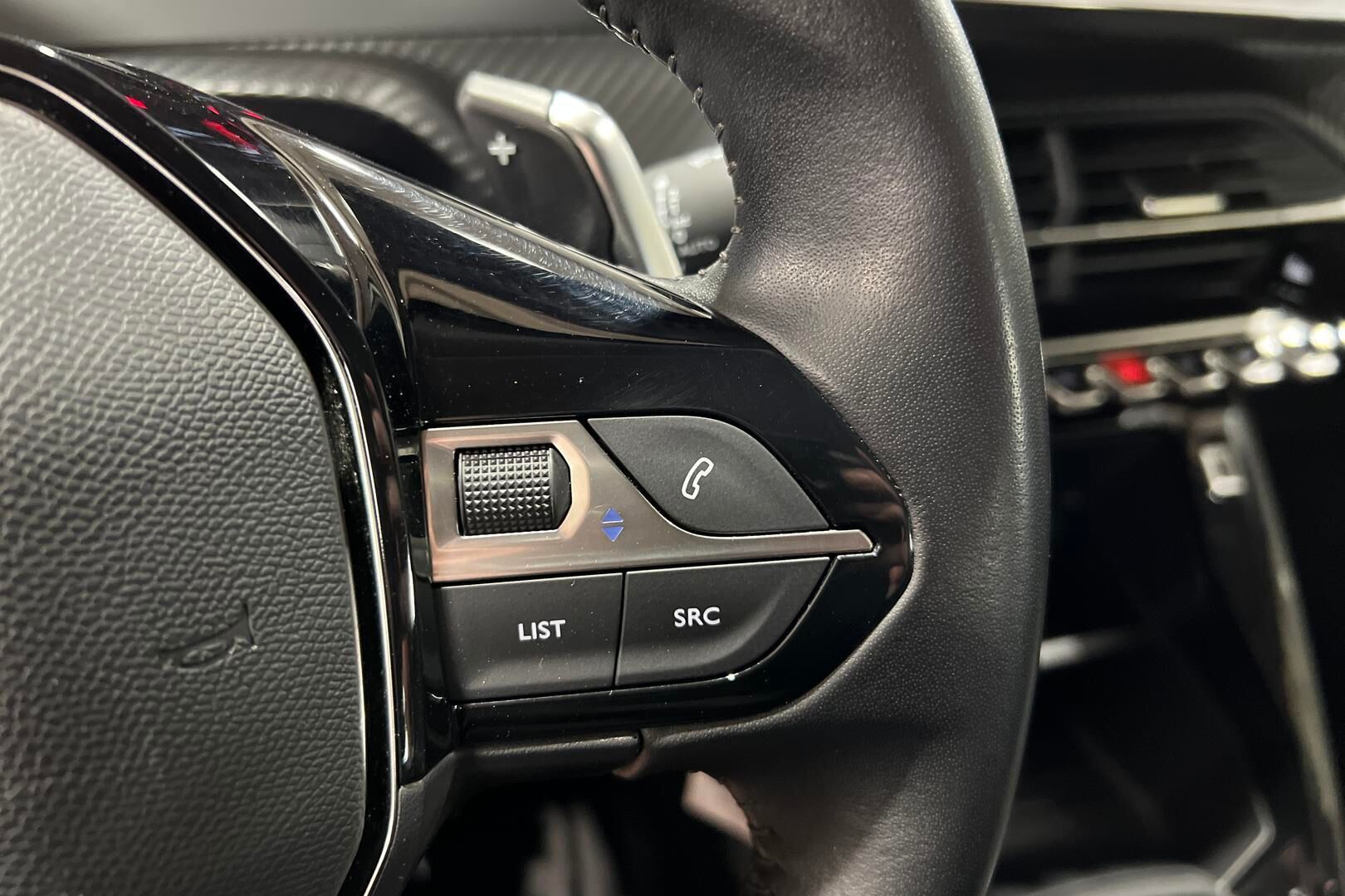 Peugeot 2008 iso kuva 13