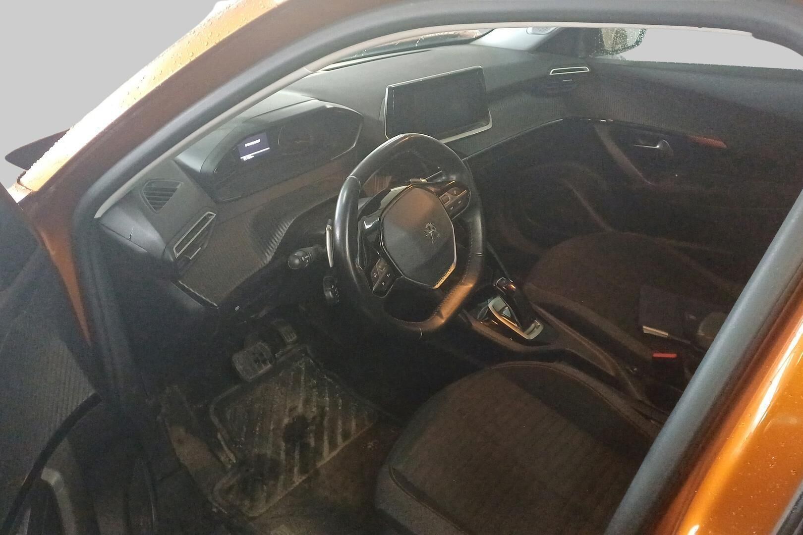Peugeot 2008 iso kuva 2