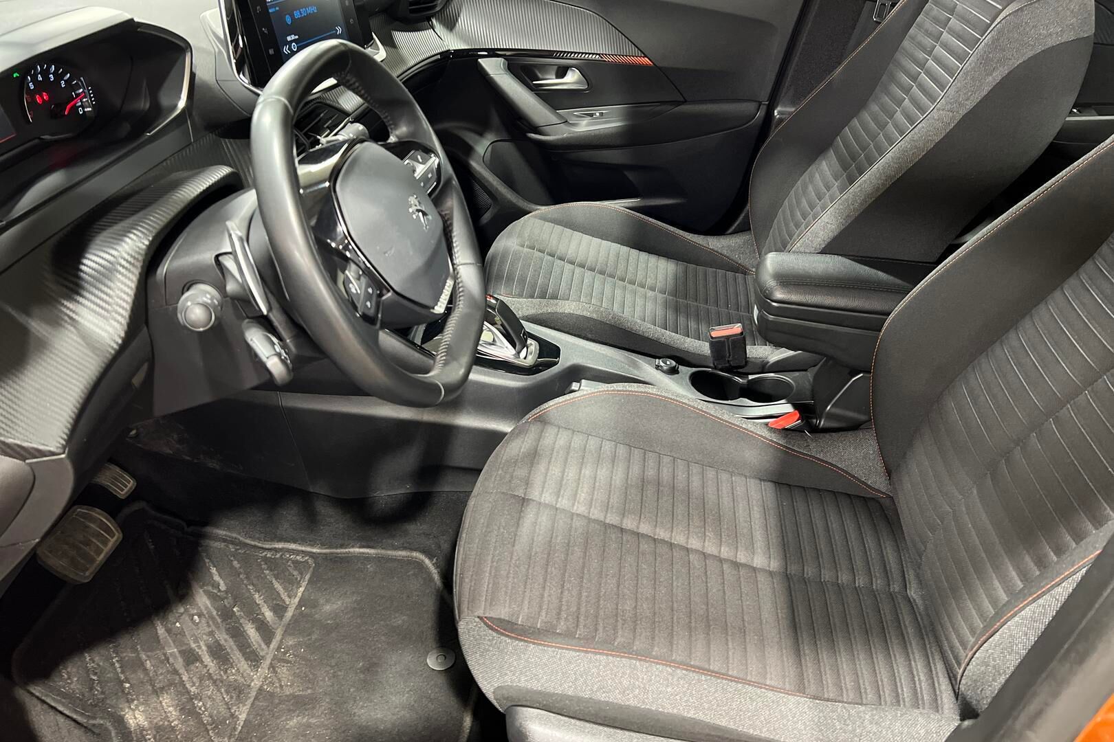 Peugeot 2008 iso kuva 7