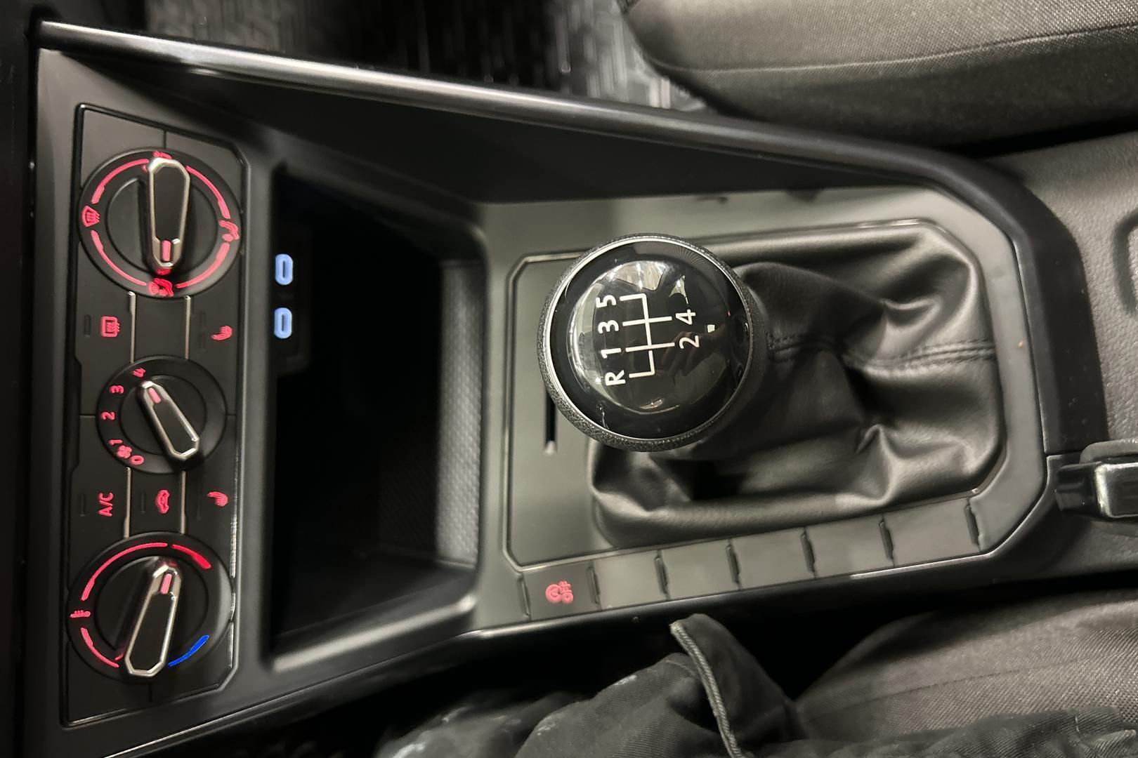 Volkswagen Polo iso kuva 16