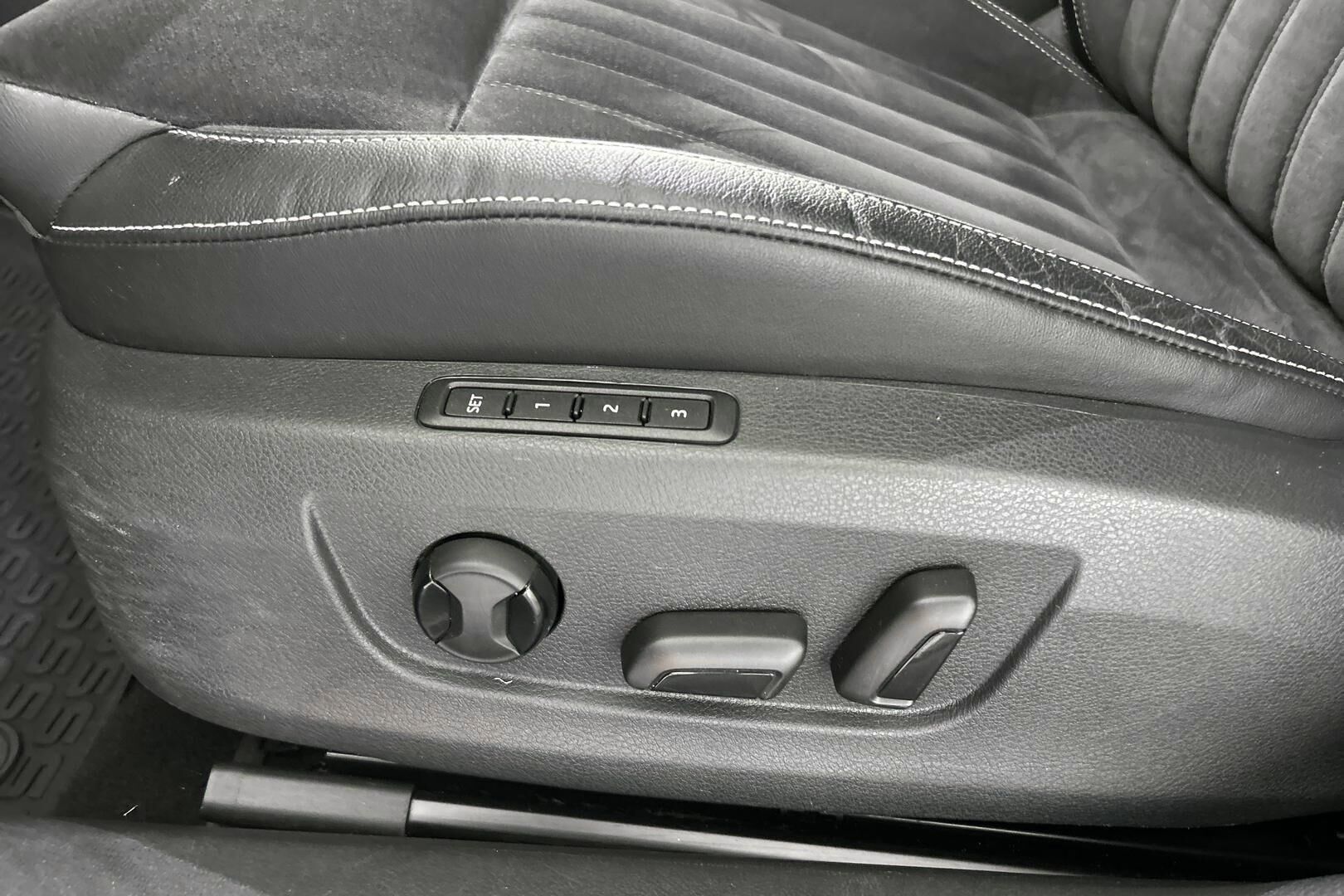 Skoda Superb iso kuva 16