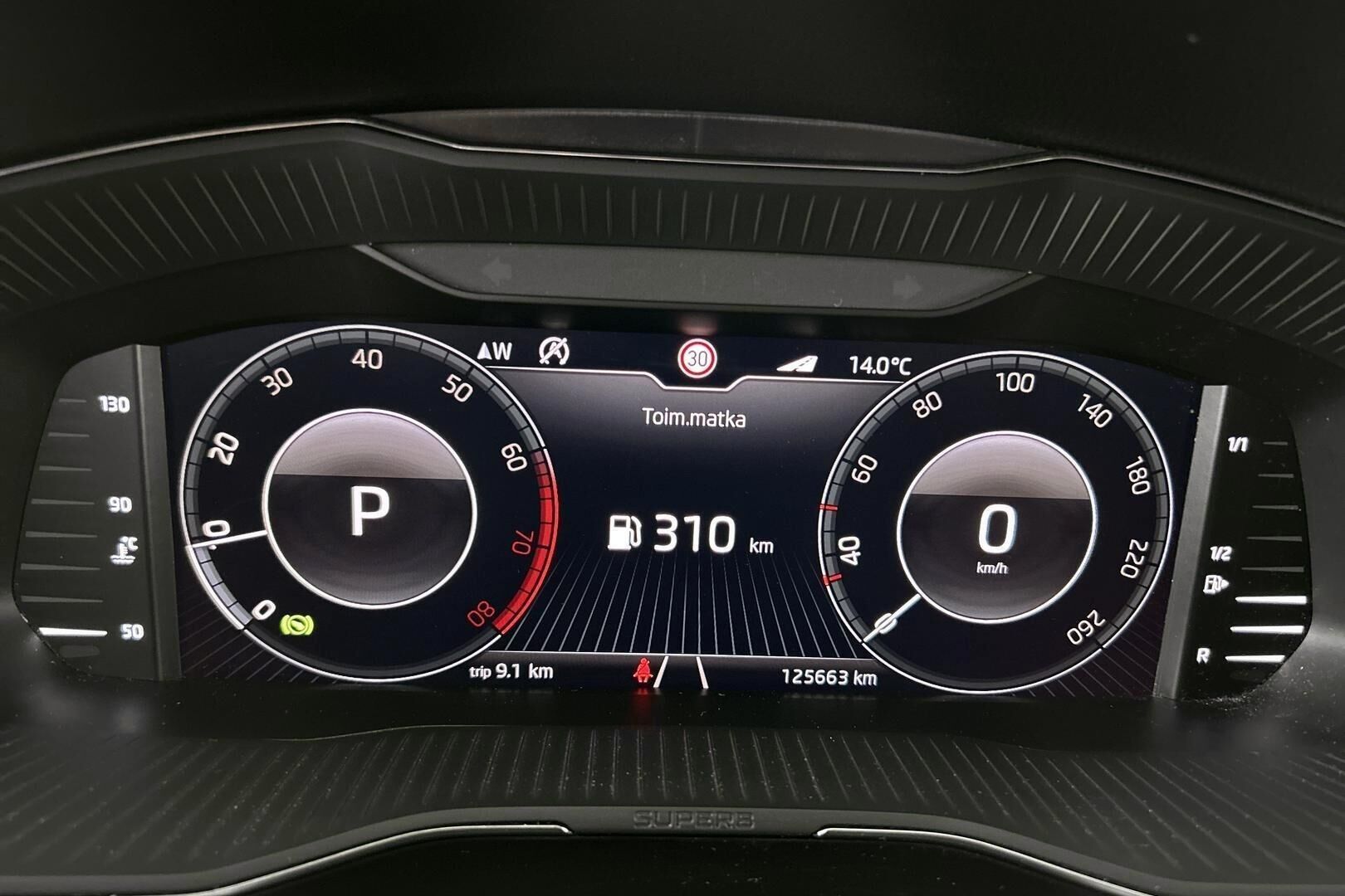 Skoda Superb iso kuva 17