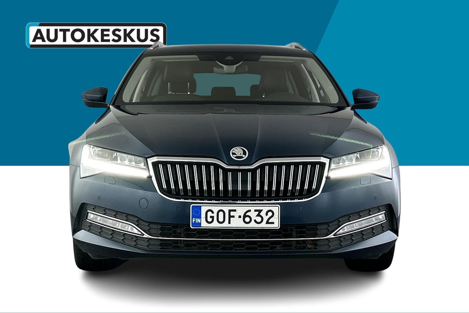 Skoda Superb iso kuva 2