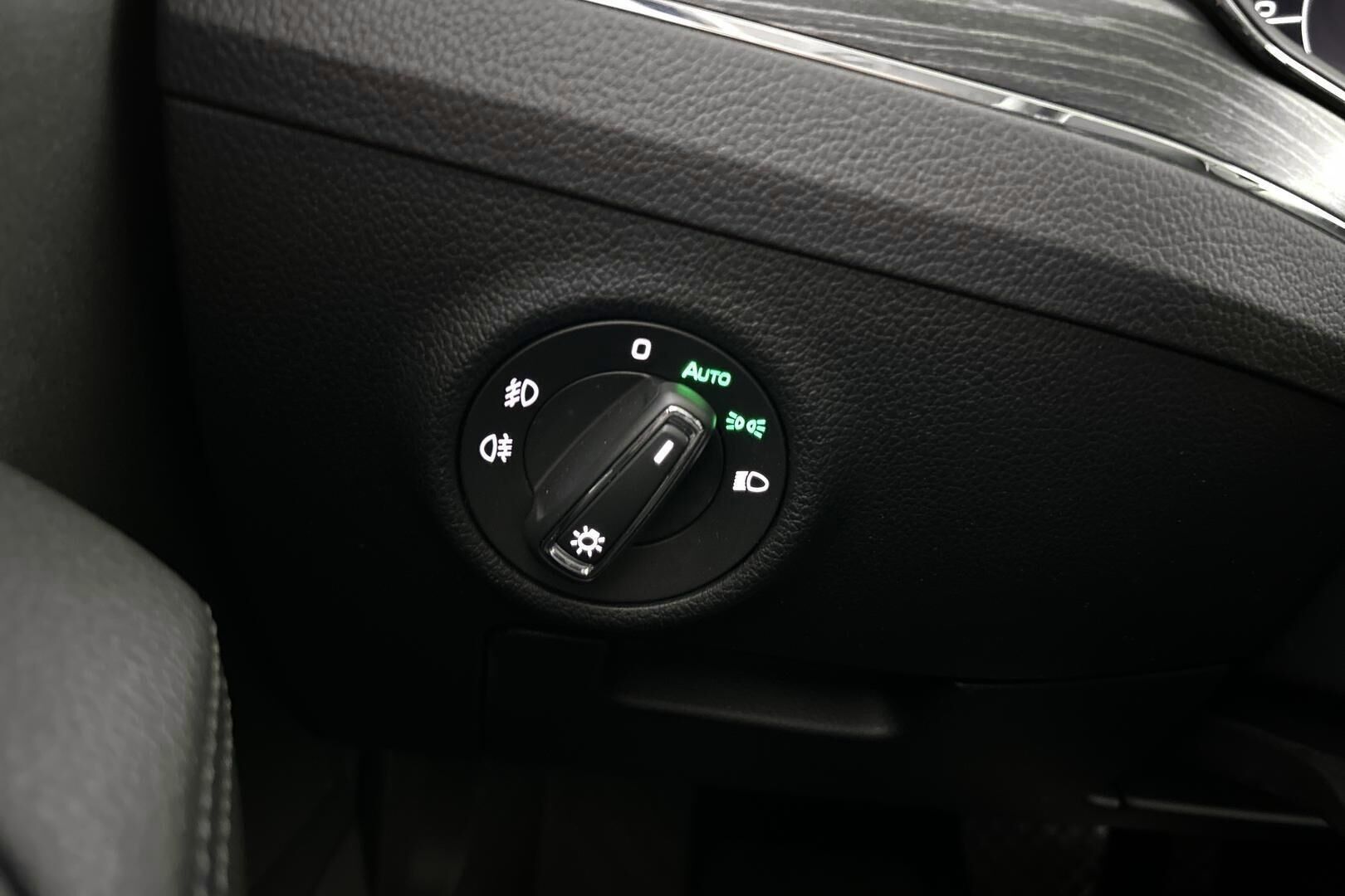 Skoda Superb iso kuva 23