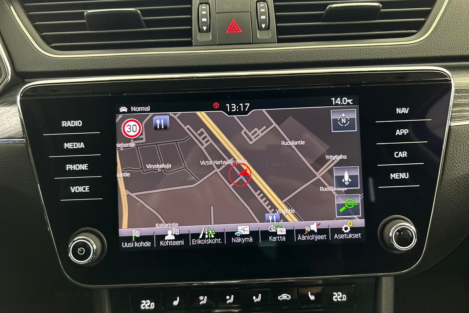 Skoda Superb iso kuva 27