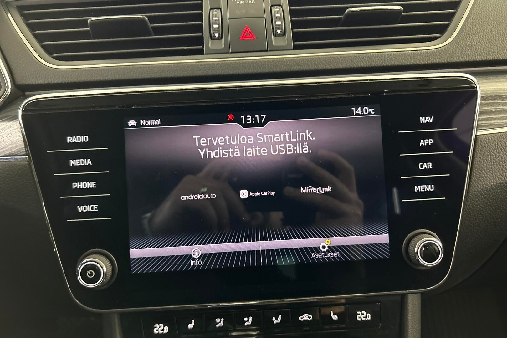 Skoda Superb iso kuva 28