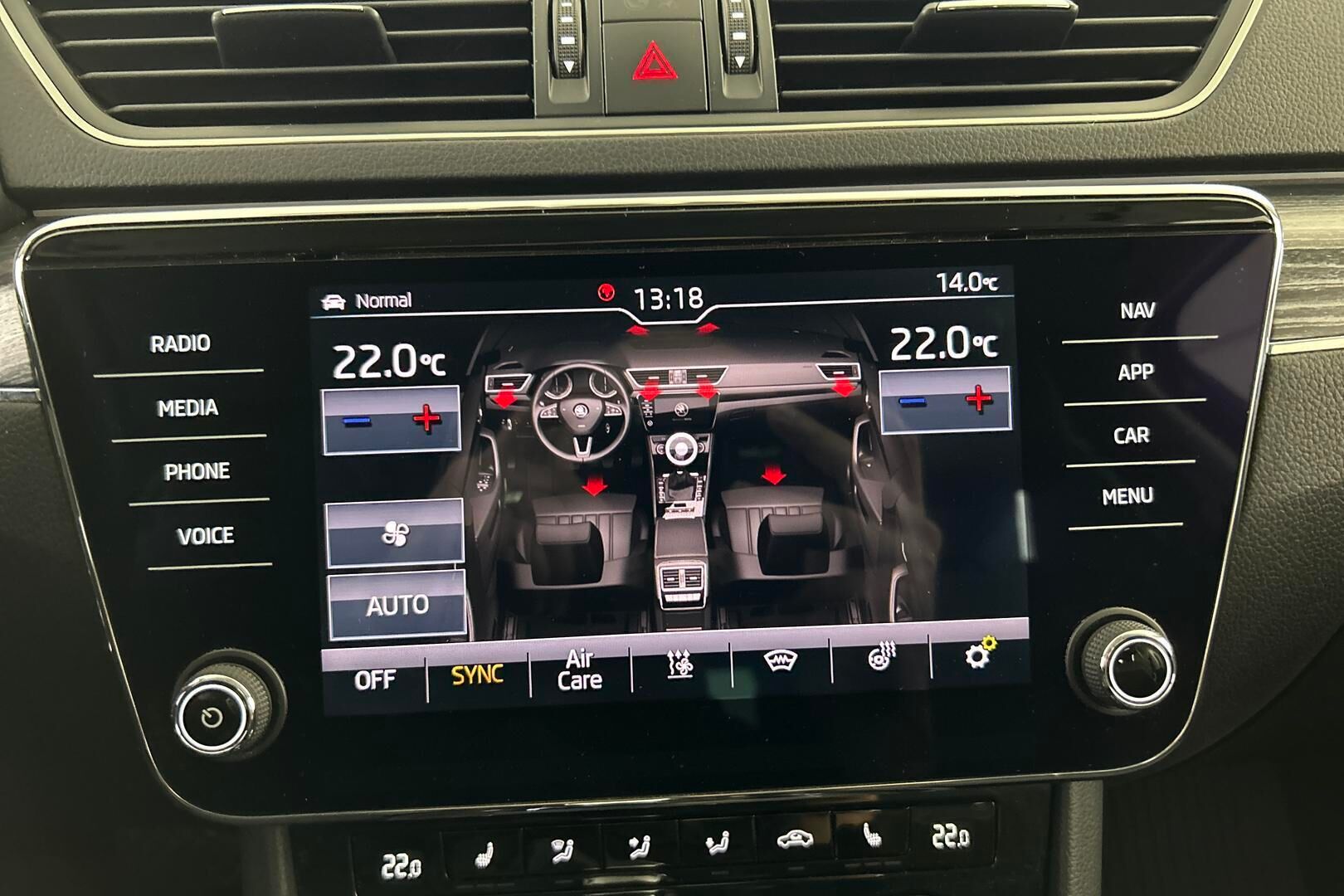 Skoda Superb iso kuva 29