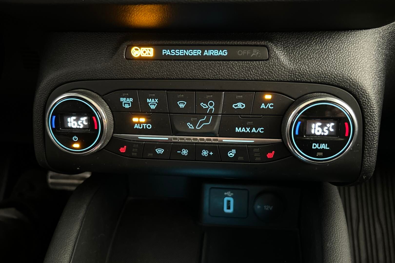 Ford Focus iso kuva 18