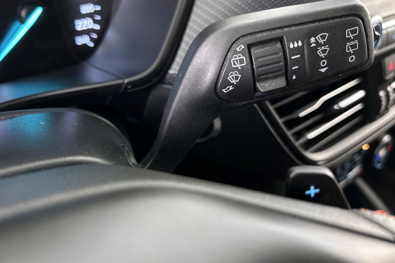 Ford Focus iso kuva 22
