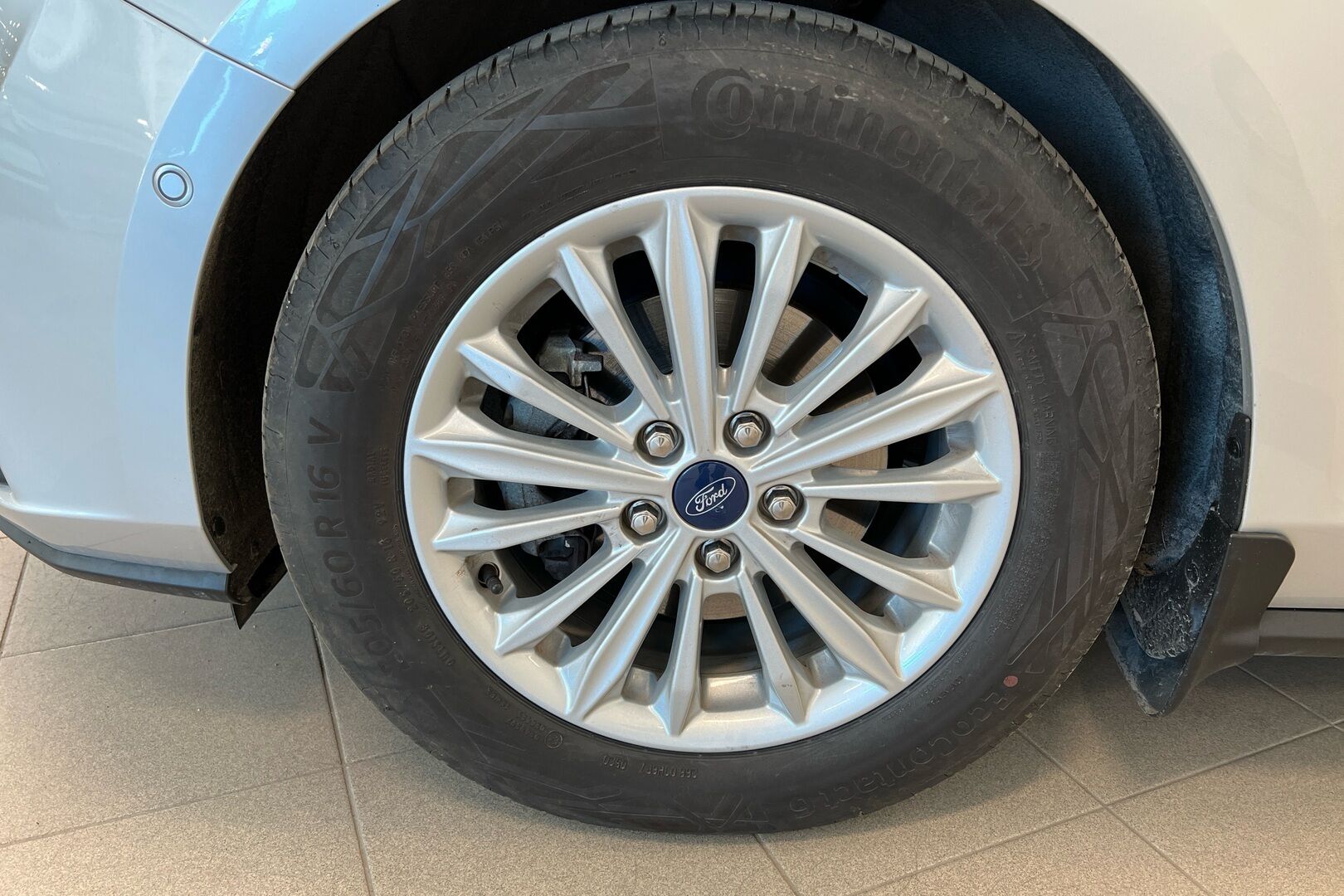 Ford Focus iso kuva 9