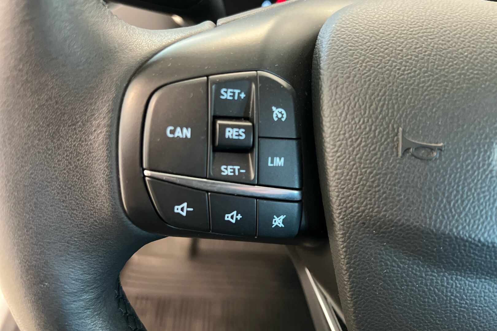 Ford Focus iso kuva 14