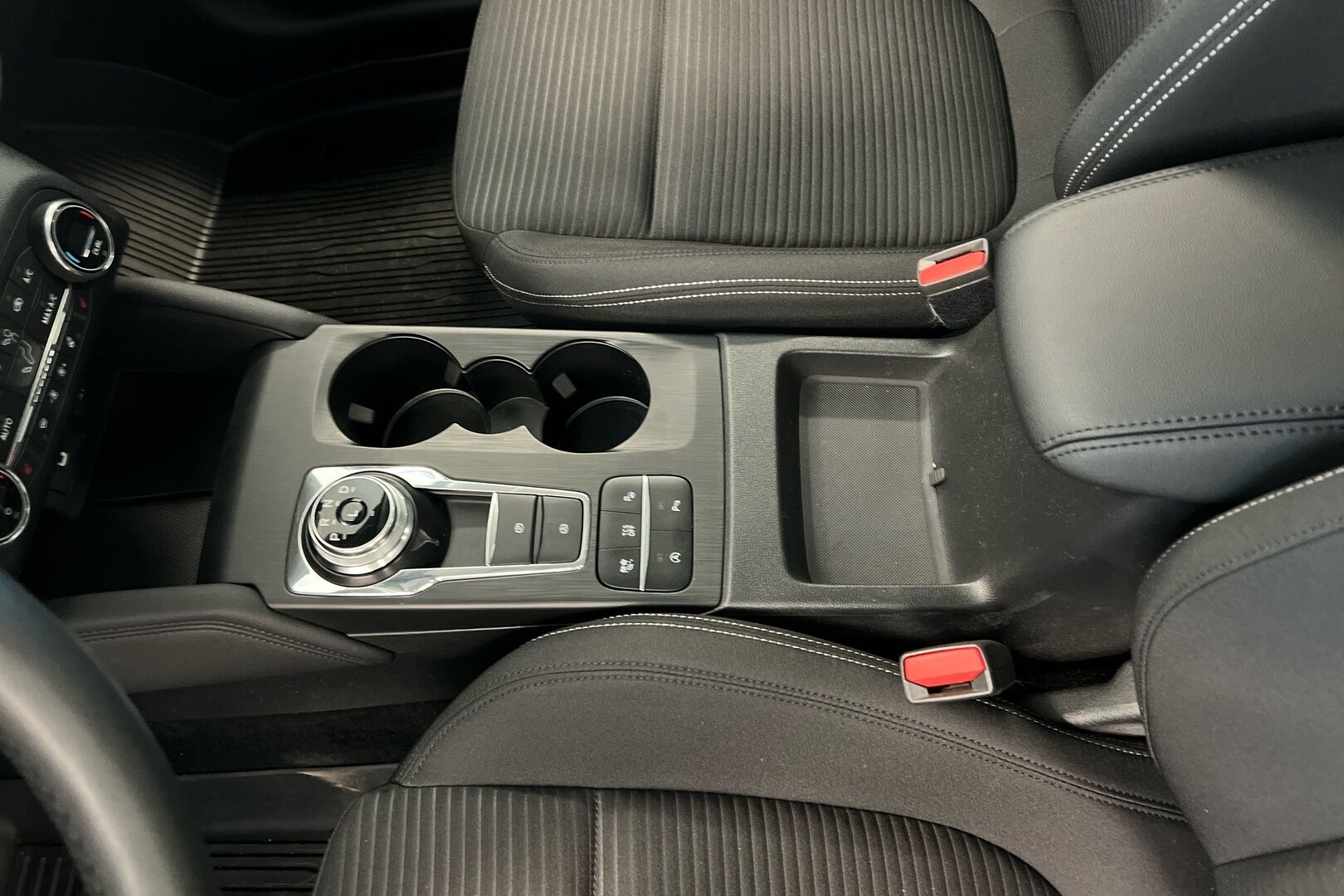 Ford Focus iso kuva 24
