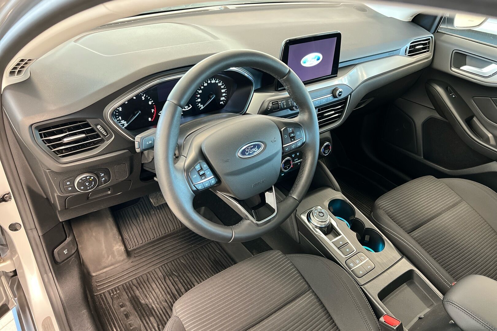Ford Focus iso kuva 5