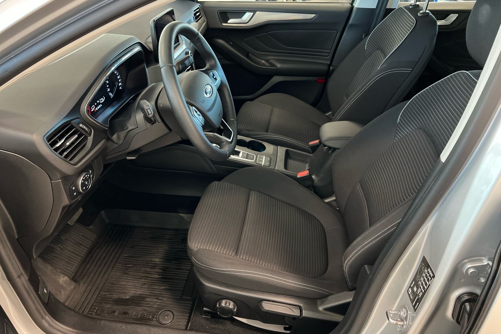 Ford Focus iso kuva 6