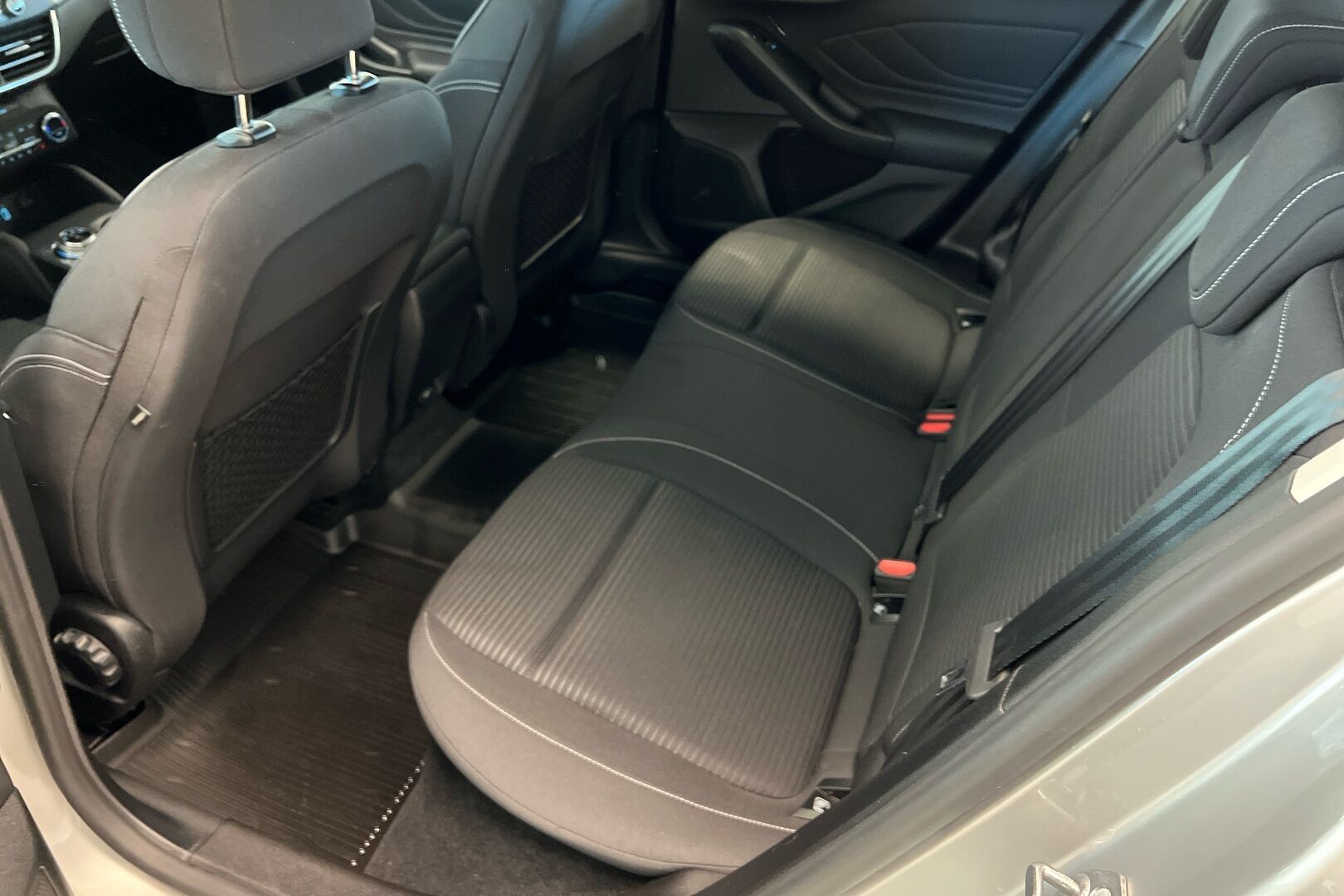 Ford Focus iso kuva 7