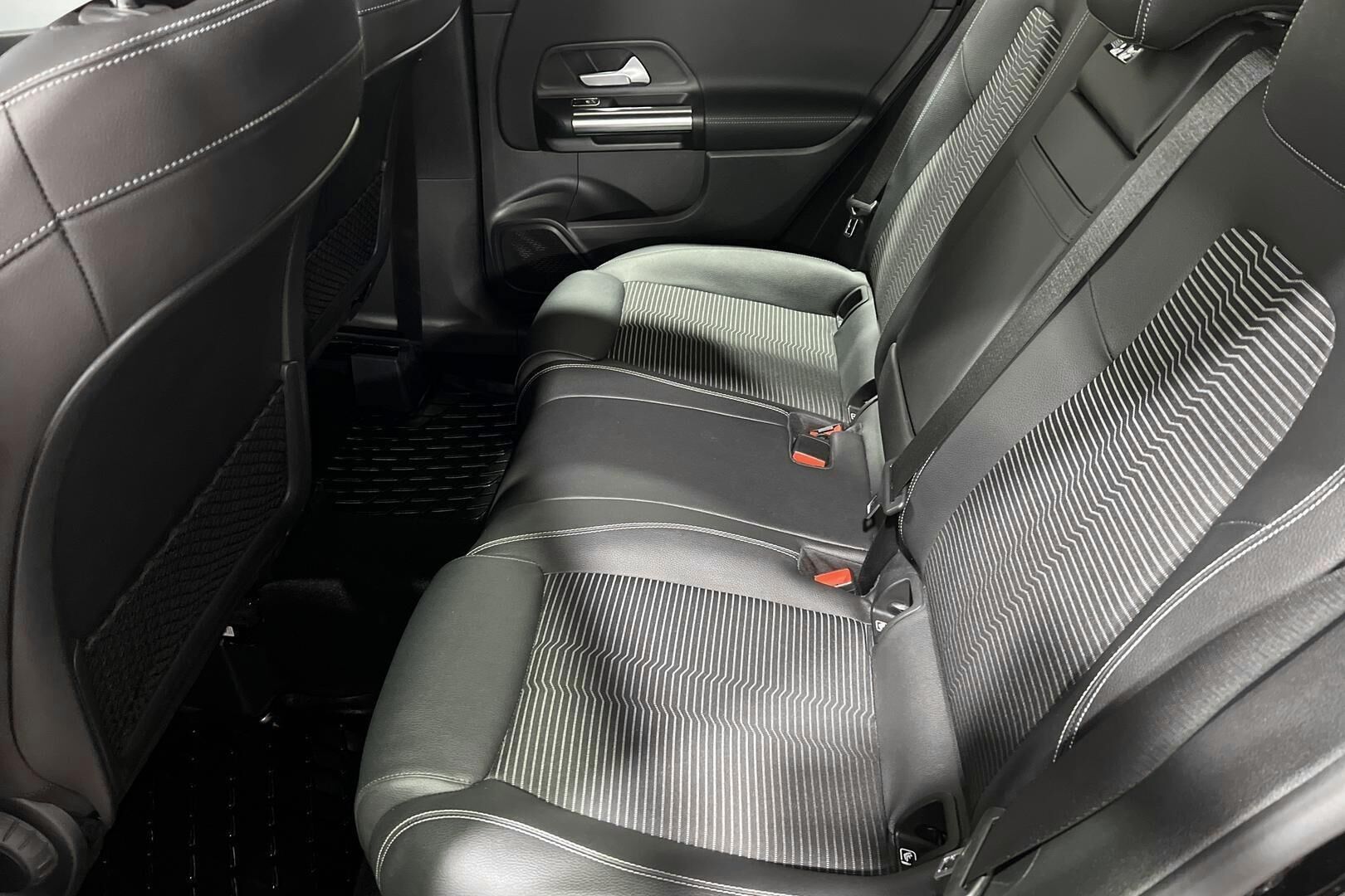 Mercedes-Benz B iso kuva 8