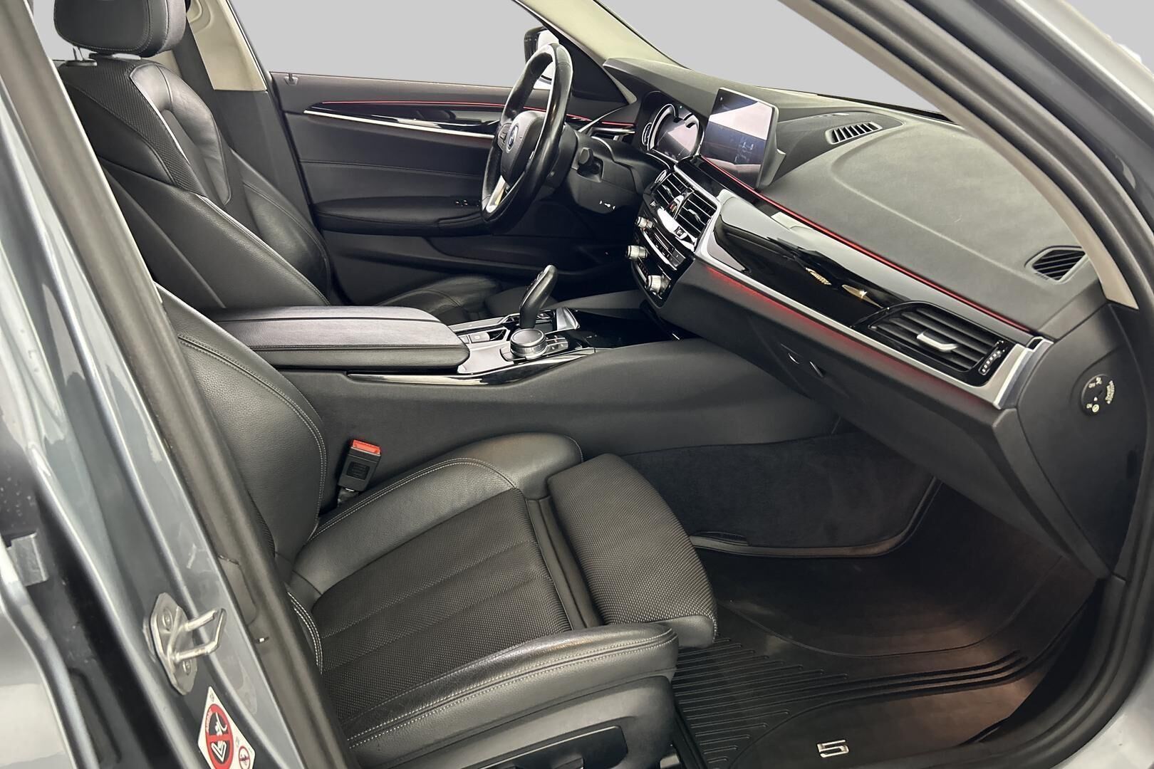 BMW 5-SARJA iso kuva 11