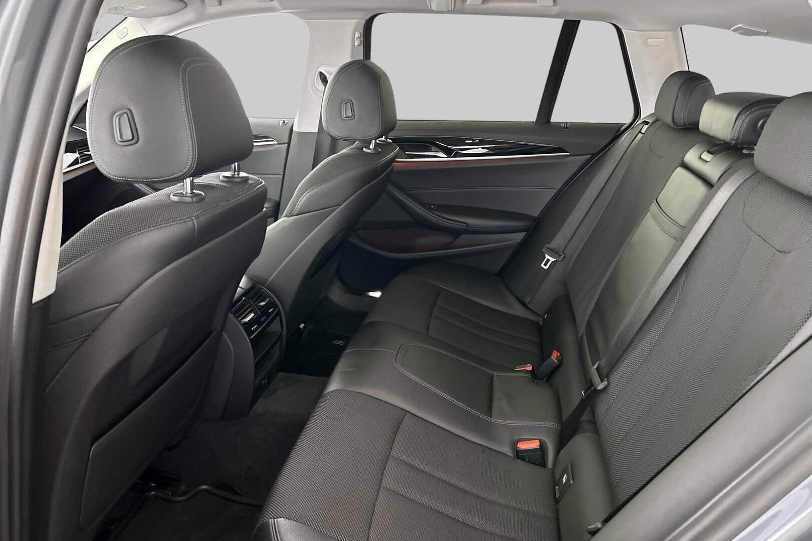 BMW 5-SARJA iso kuva 8