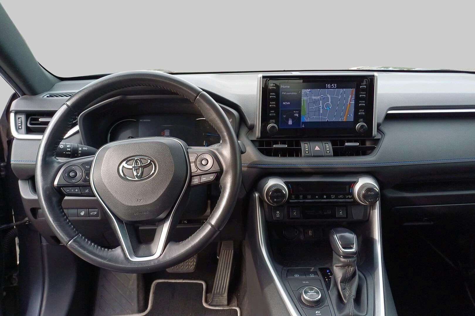 Toyota RAV4 iso kuva 2