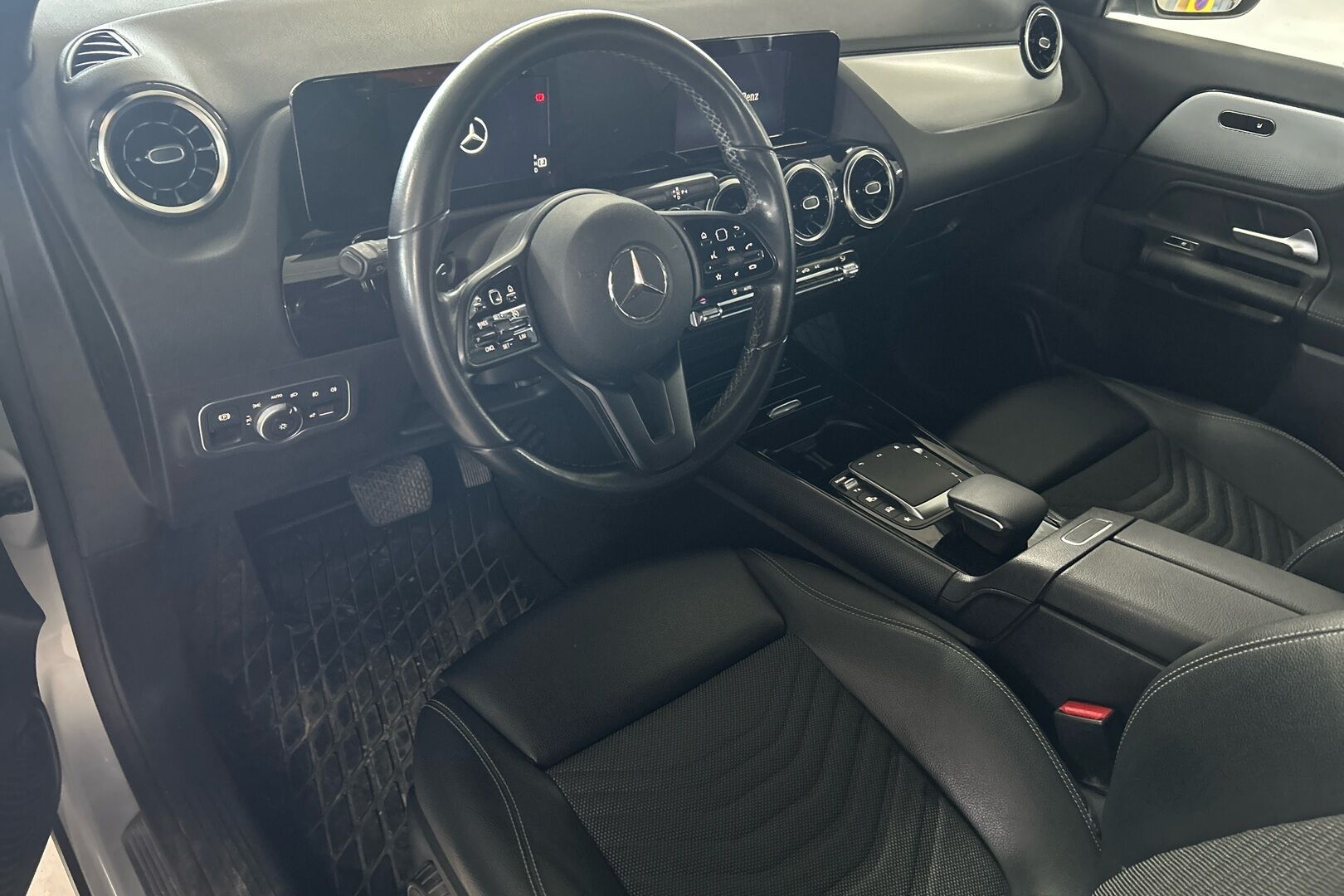 Mercedes-Benz GLA iso kuva 2