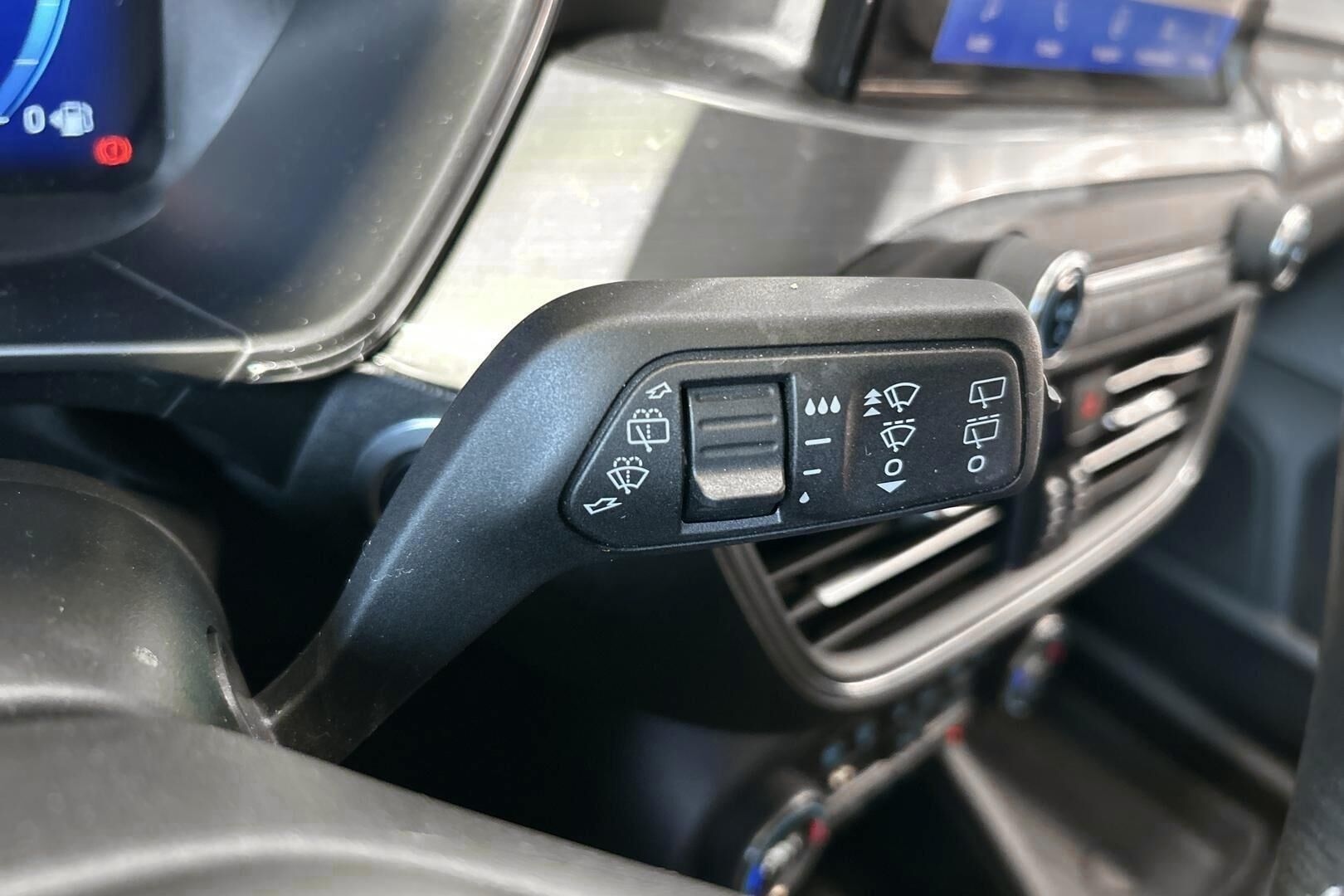 Ford Focus iso kuva 16