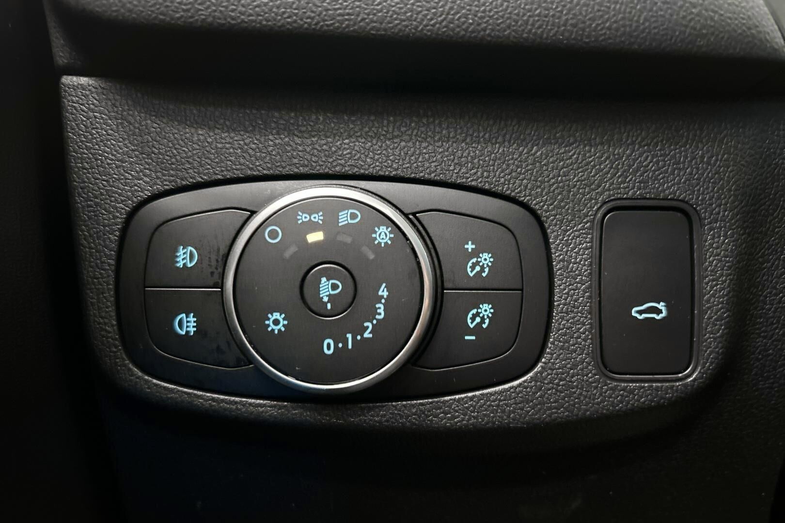 Ford Focus iso kuva 18