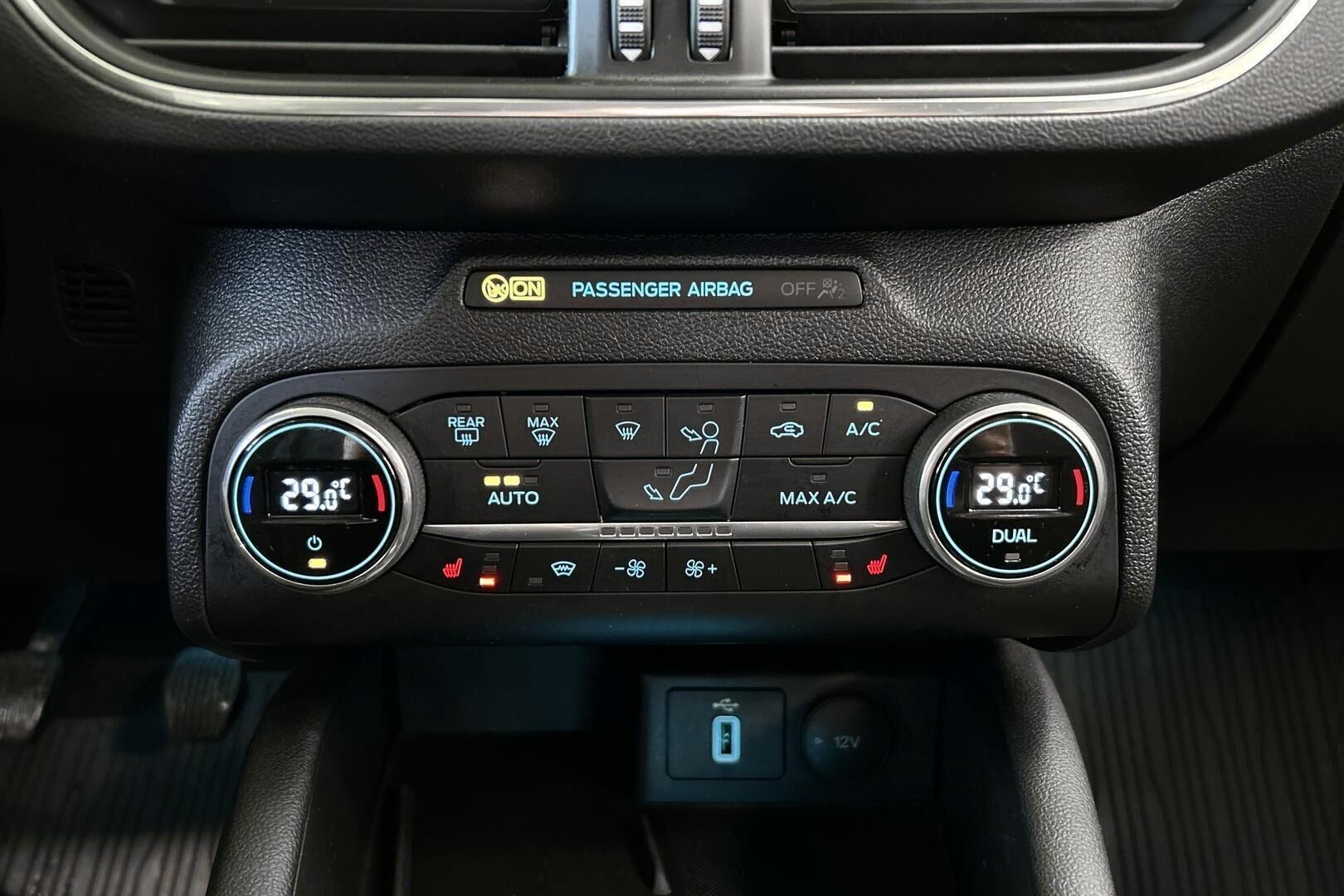 Ford Focus iso kuva 28