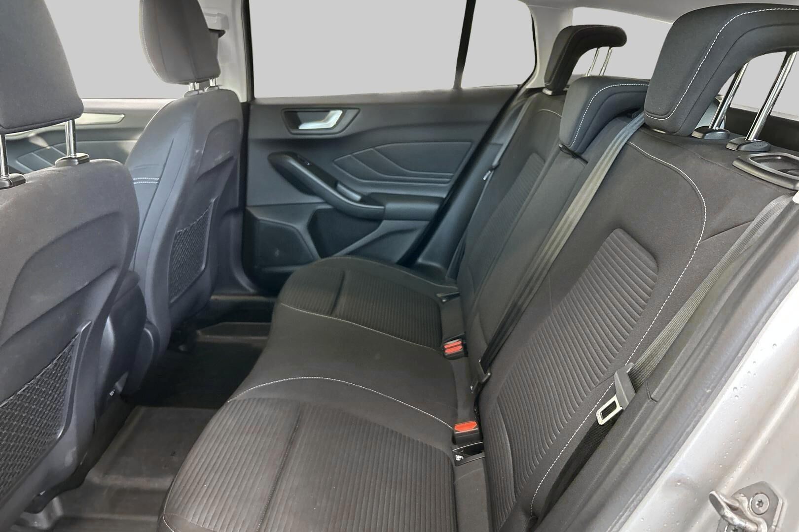 Ford Focus iso kuva 9