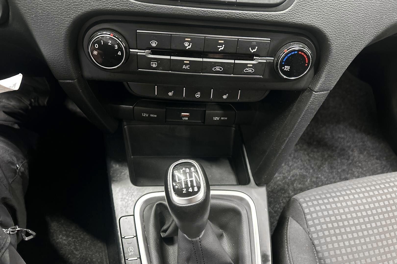 Kia Ceed iso kuva 17