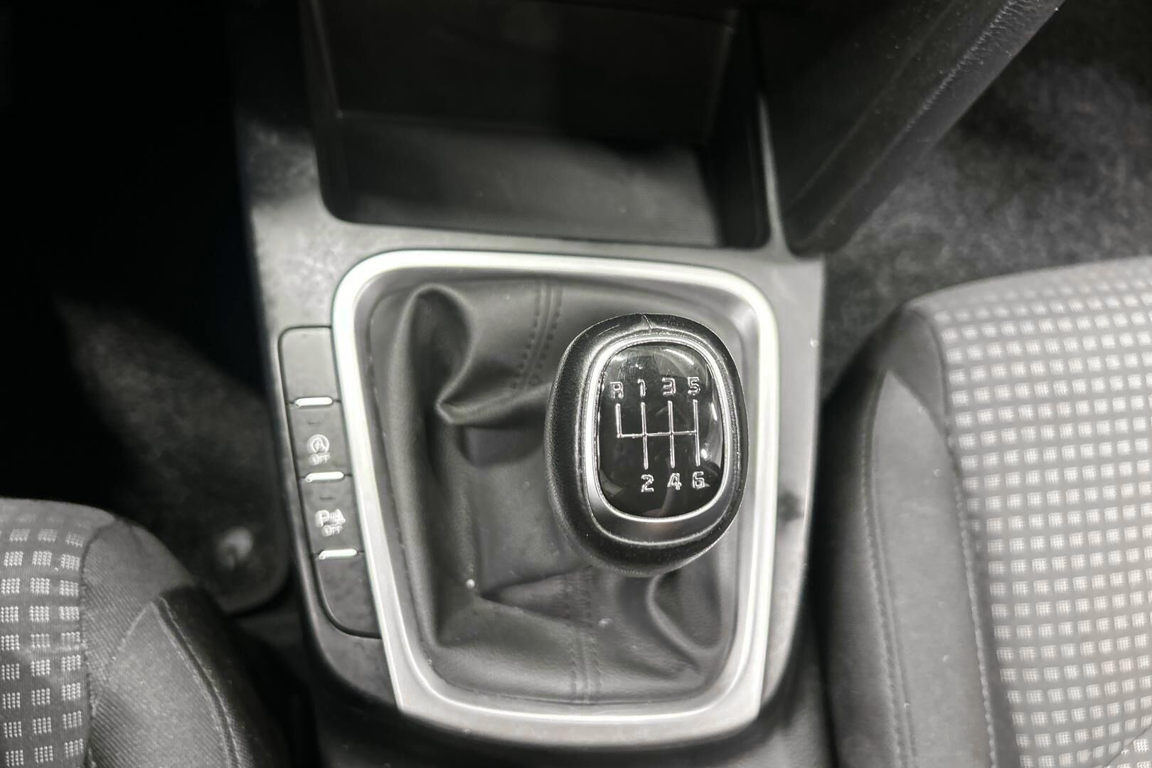 Kia Ceed iso kuva 18