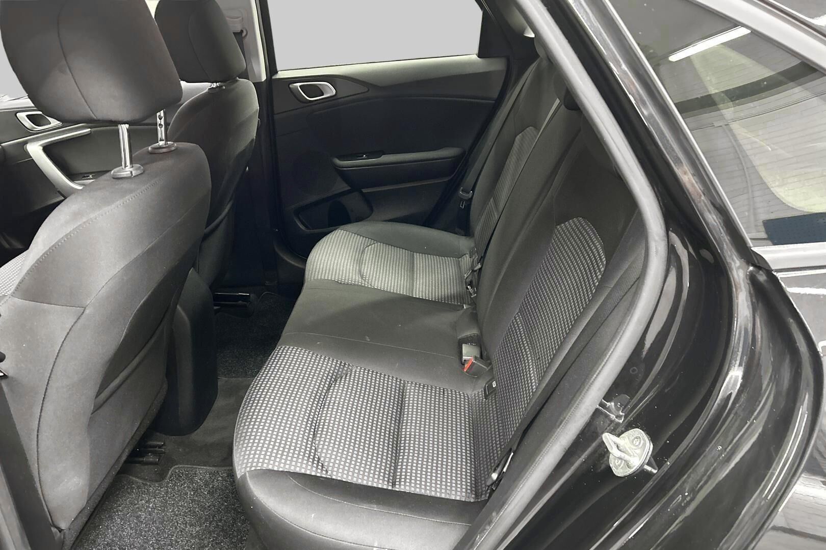 Kia Ceed iso kuva 9