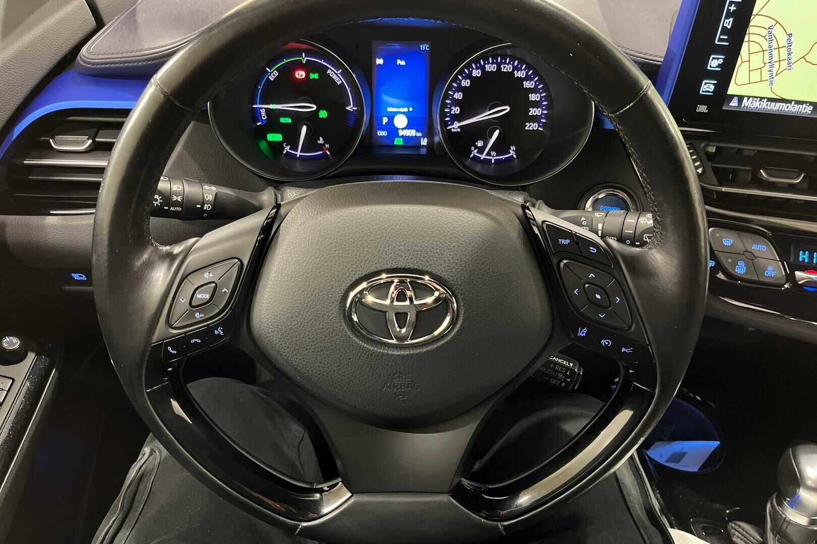 Toyota C-HR iso kuva 9