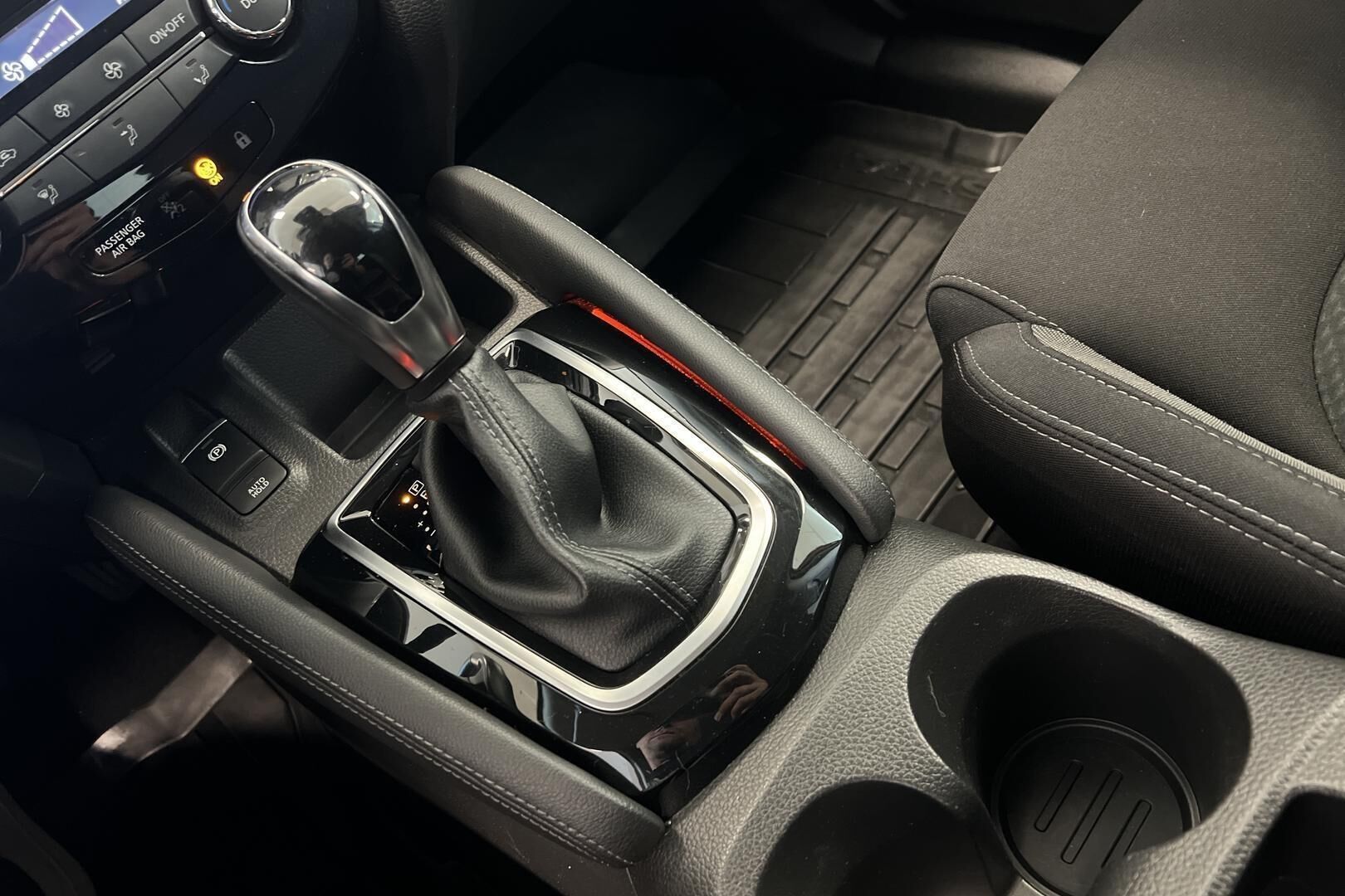 Nissan Qashqai iso kuva 16