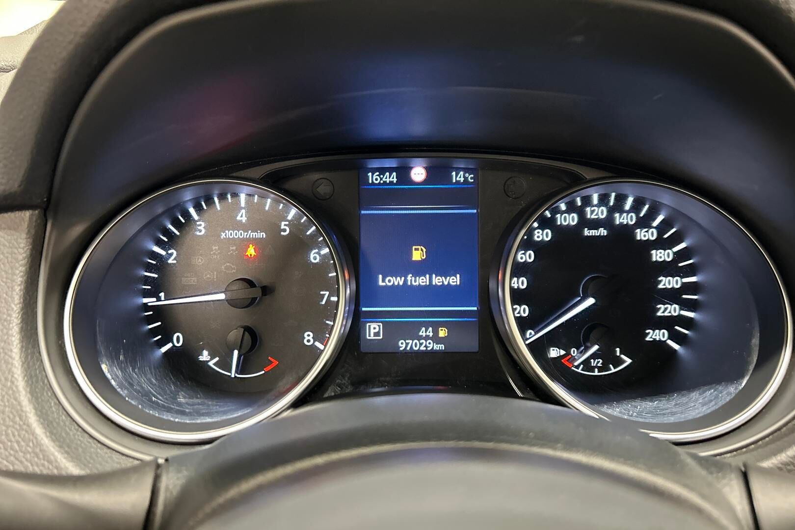 Nissan Qashqai iso kuva 14