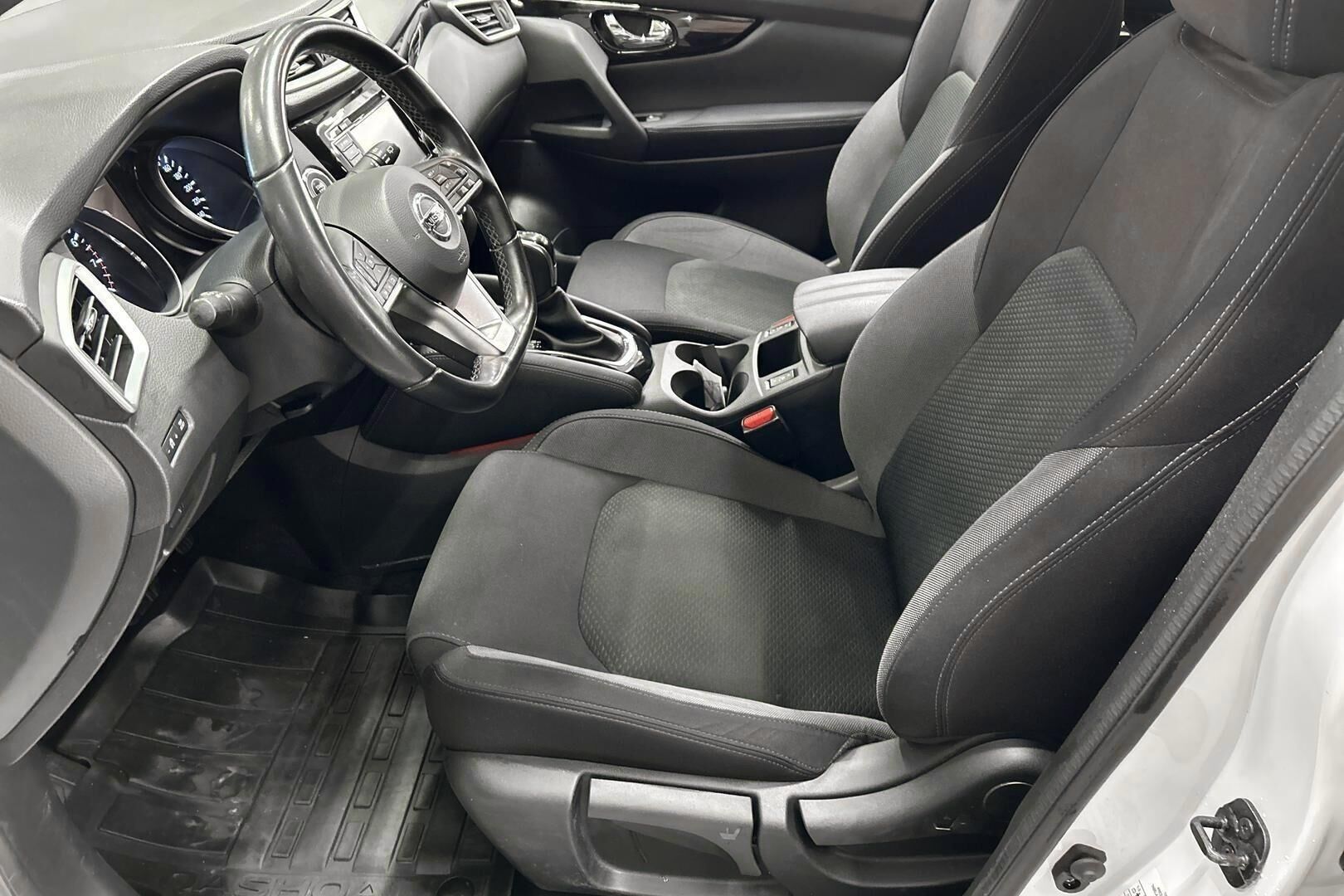 Nissan Qashqai iso kuva 9