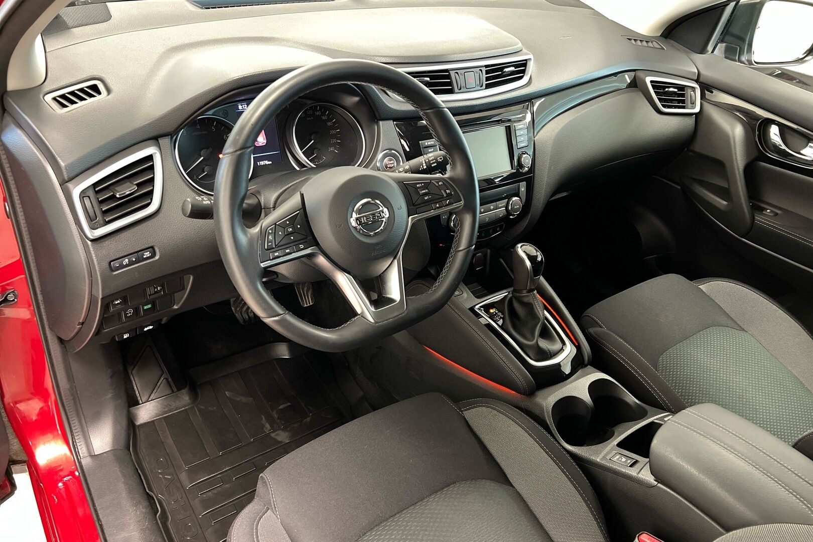 Nissan Qashqai iso kuva 6