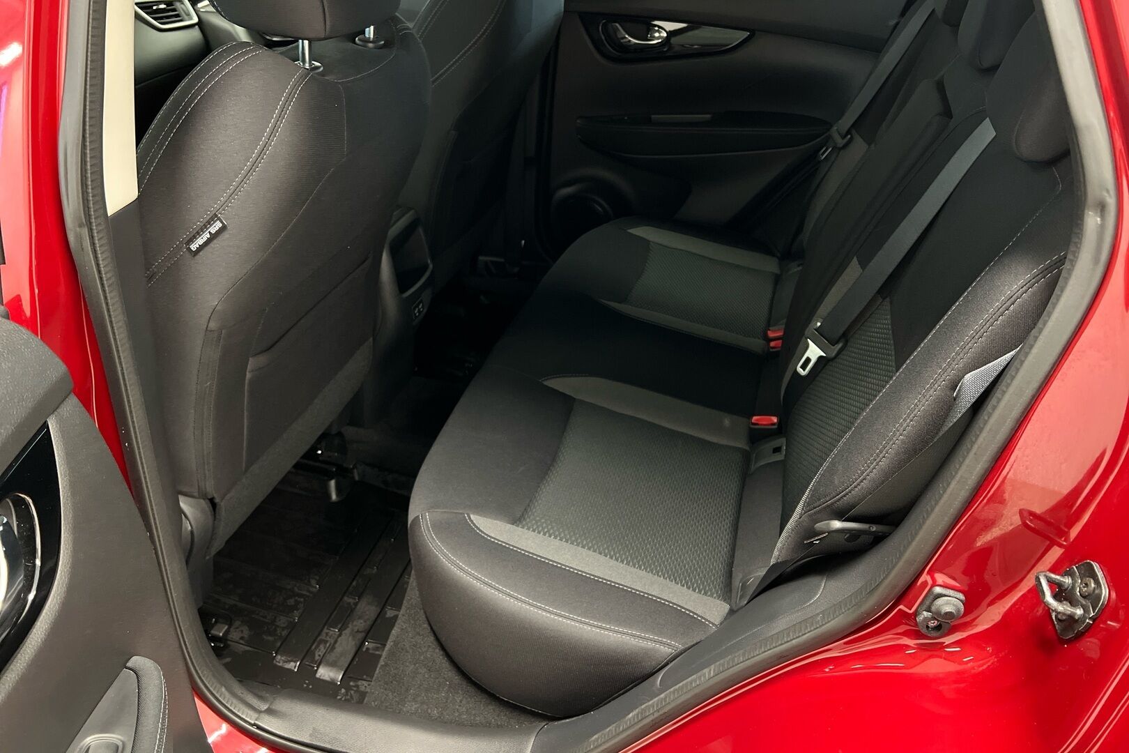 Nissan Qashqai iso kuva 8