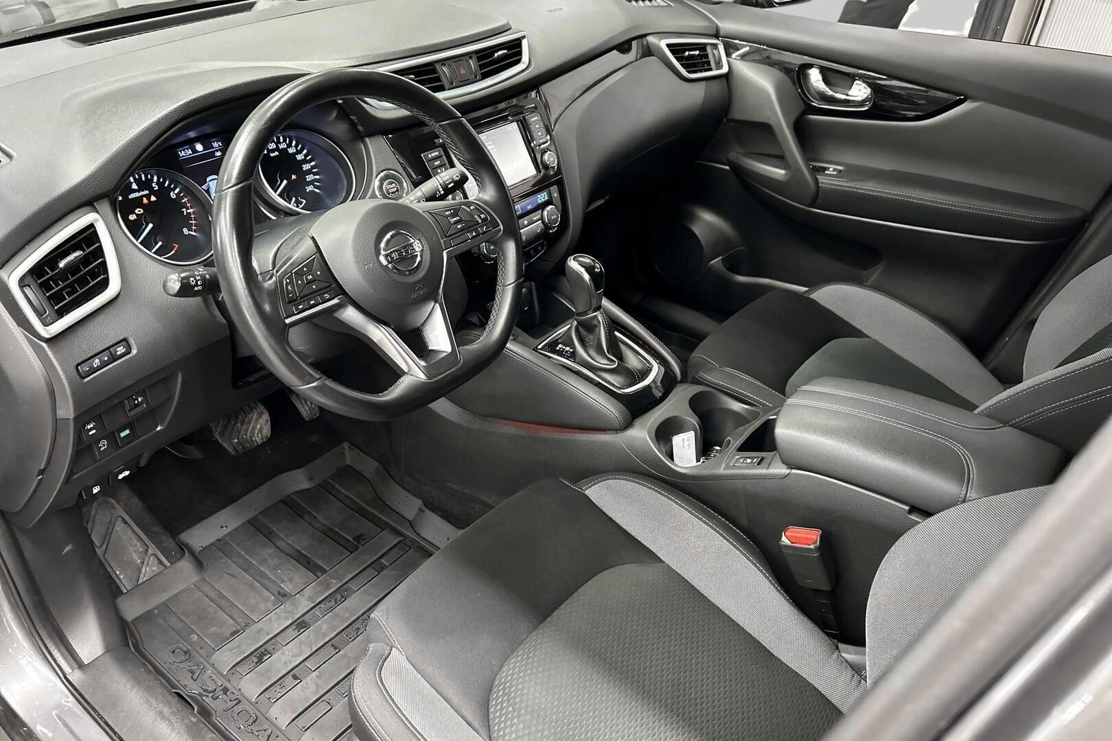 Nissan Qashqai iso kuva 9