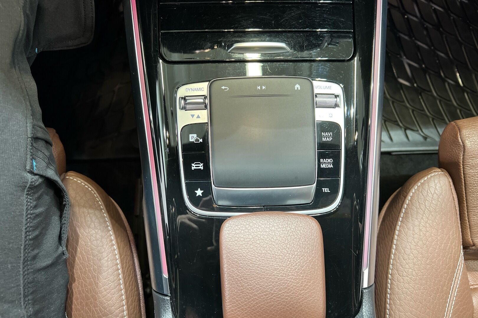 Mercedes-Benz GLB iso kuva 14