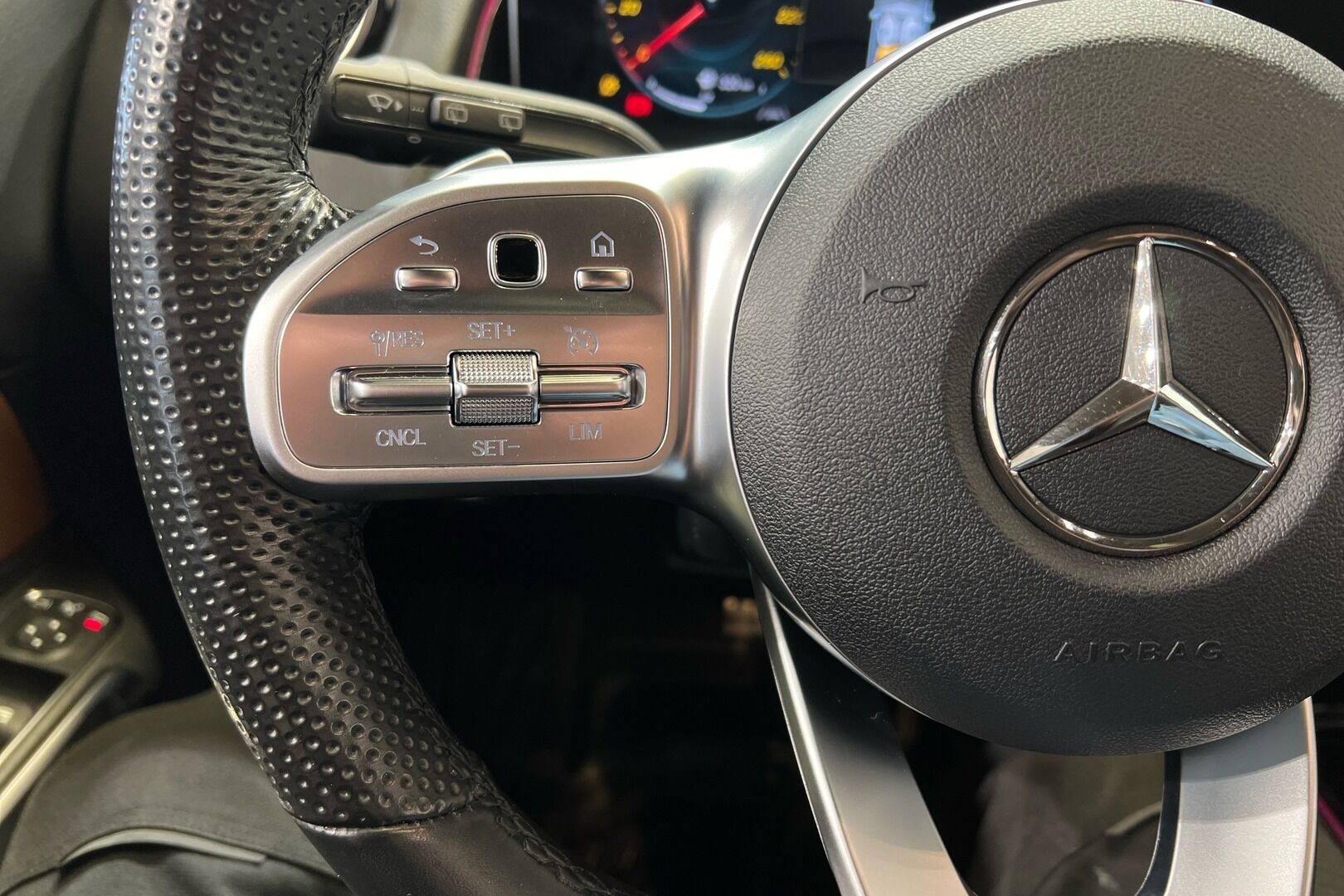 Mercedes-Benz GLB iso kuva 15
