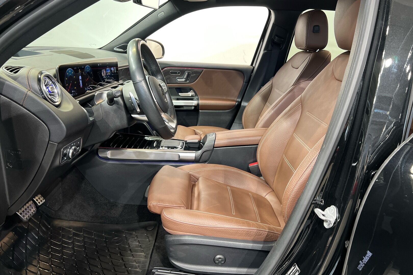 Mercedes-Benz GLB iso kuva 18