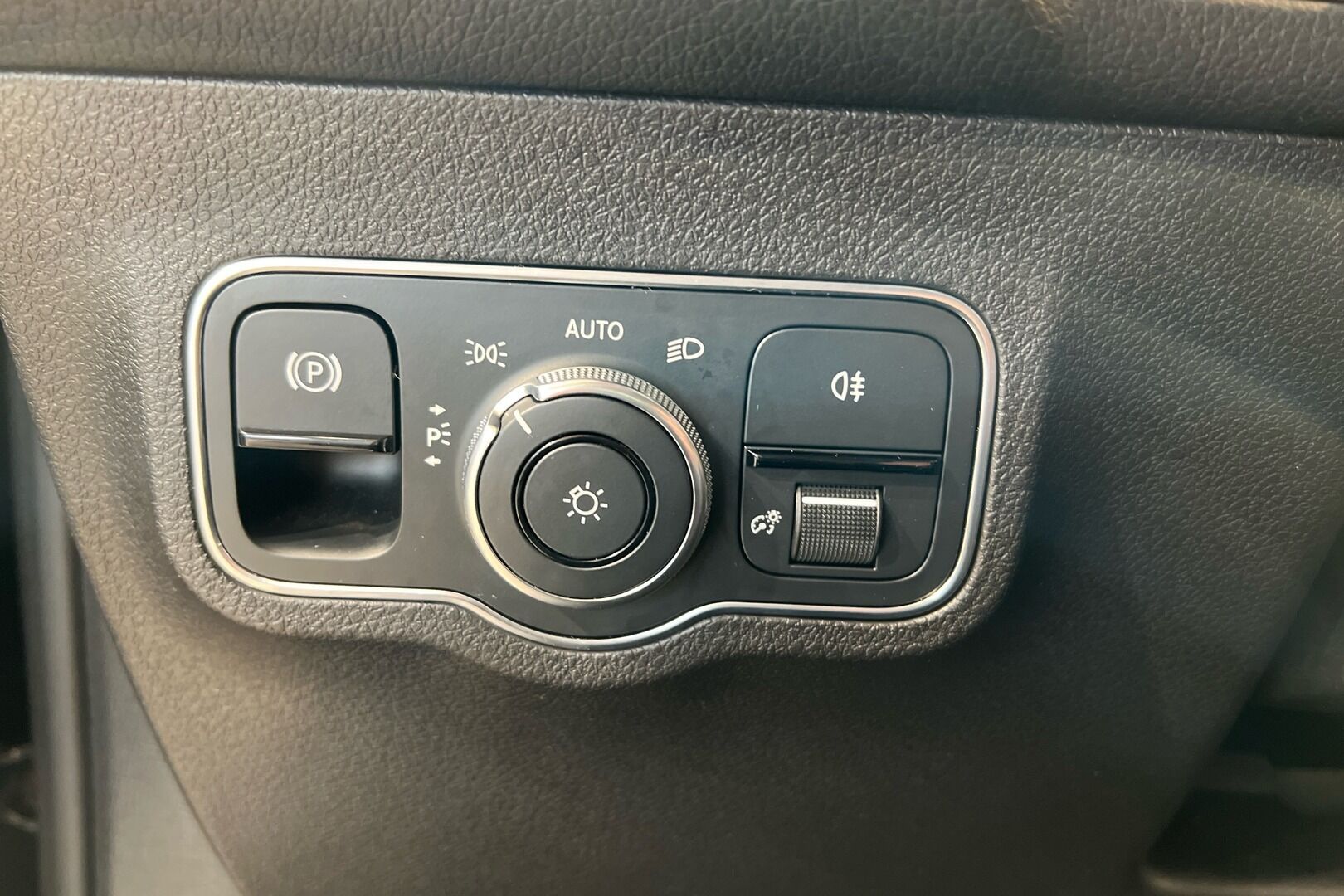 Mercedes-Benz GLB iso kuva 22
