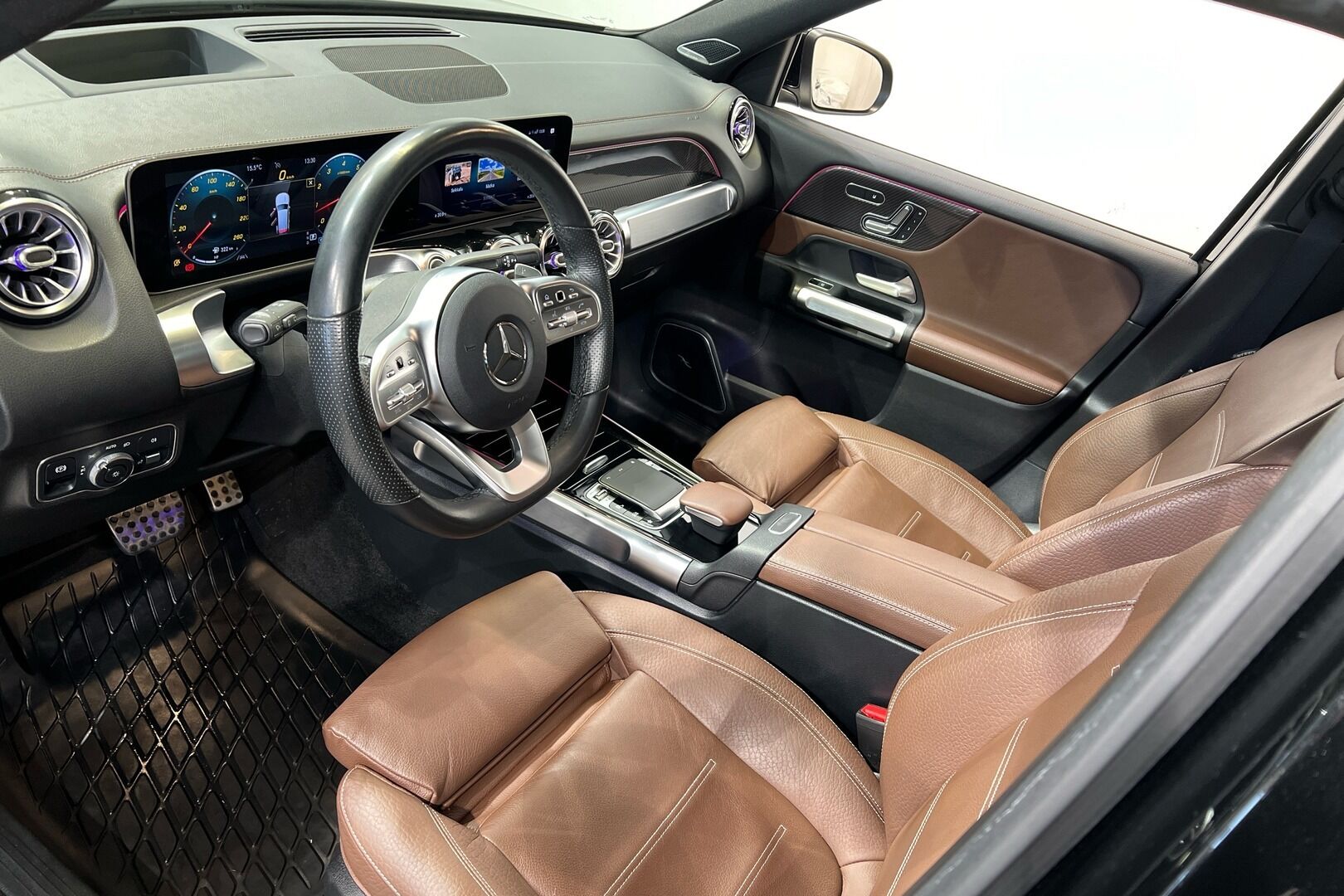 Mercedes-Benz GLB iso kuva 26