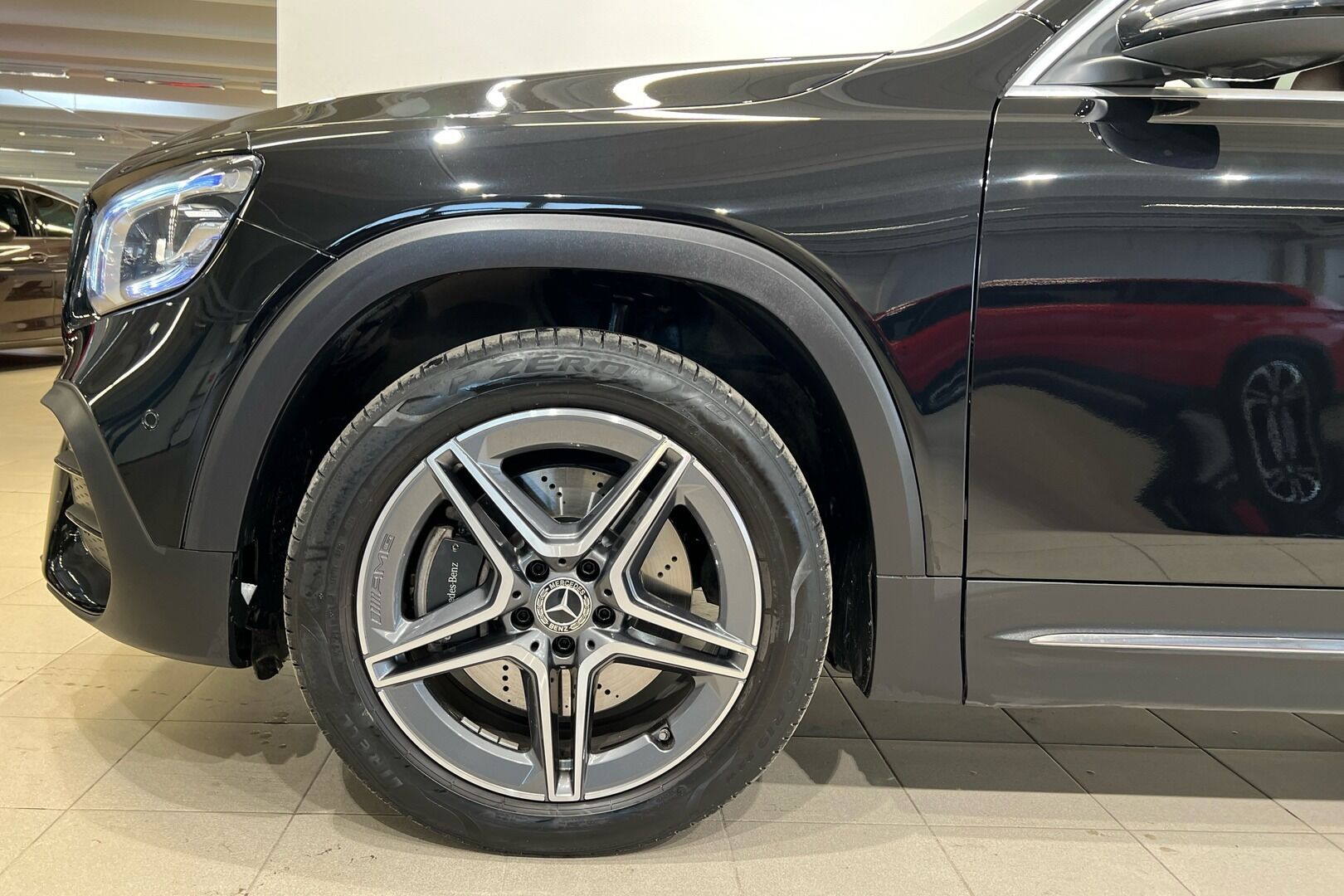 Mercedes-Benz GLB iso kuva 28