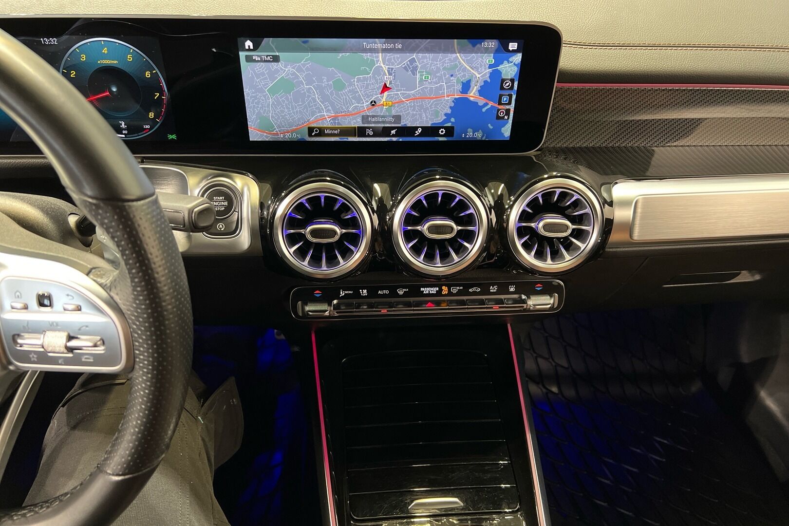 Mercedes-Benz GLB iso kuva 8