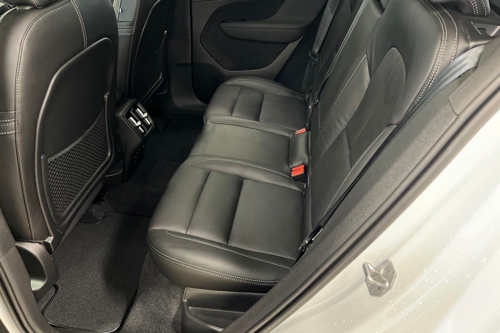 Volvo XC40 iso kuva 10