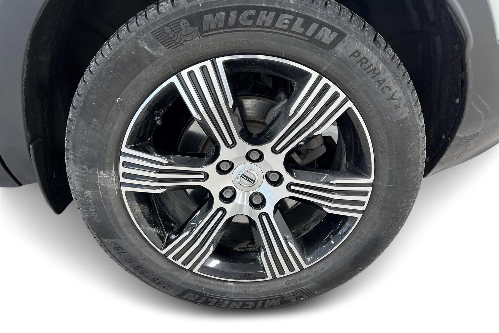 Volvo XC40 iso kuva 13