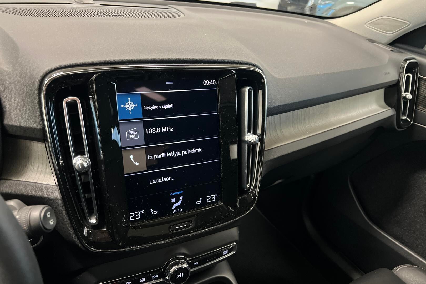 Volvo XC40 iso kuva 15